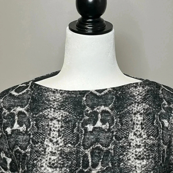Nicole  Miller Sweater Knit Dress Snakeskin Pattern - Picture 6 of 11